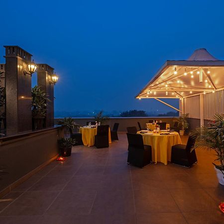 Hotel Saket 27 Нью-Дели Экстерьер фото
