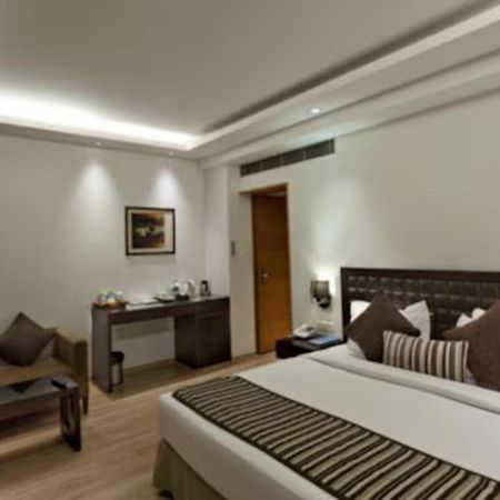 Hotel Saket 27 Нью-Дели Экстерьер фото