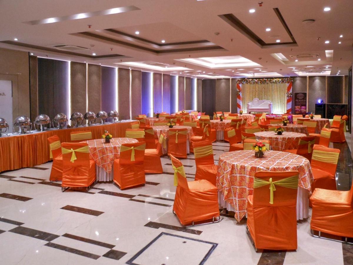 Hotel Saket 27 Нью-Дели Экстерьер фото
