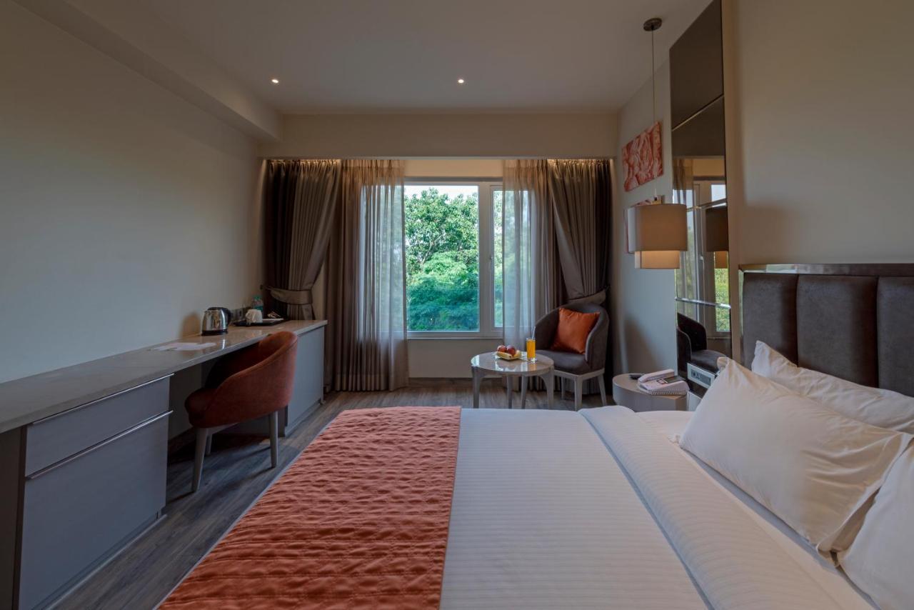 Hotel Saket 27 Нью-Дели Экстерьер фото