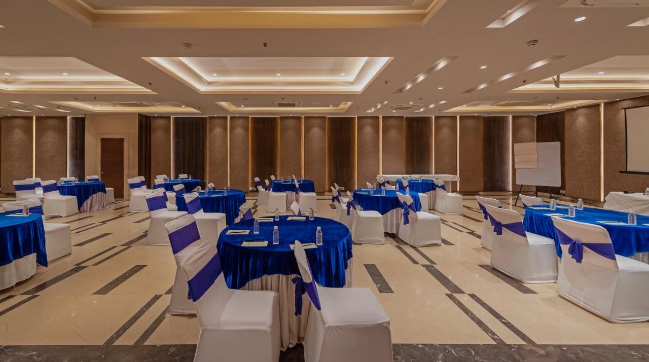 Hotel Saket 27 Нью-Дели Экстерьер фото