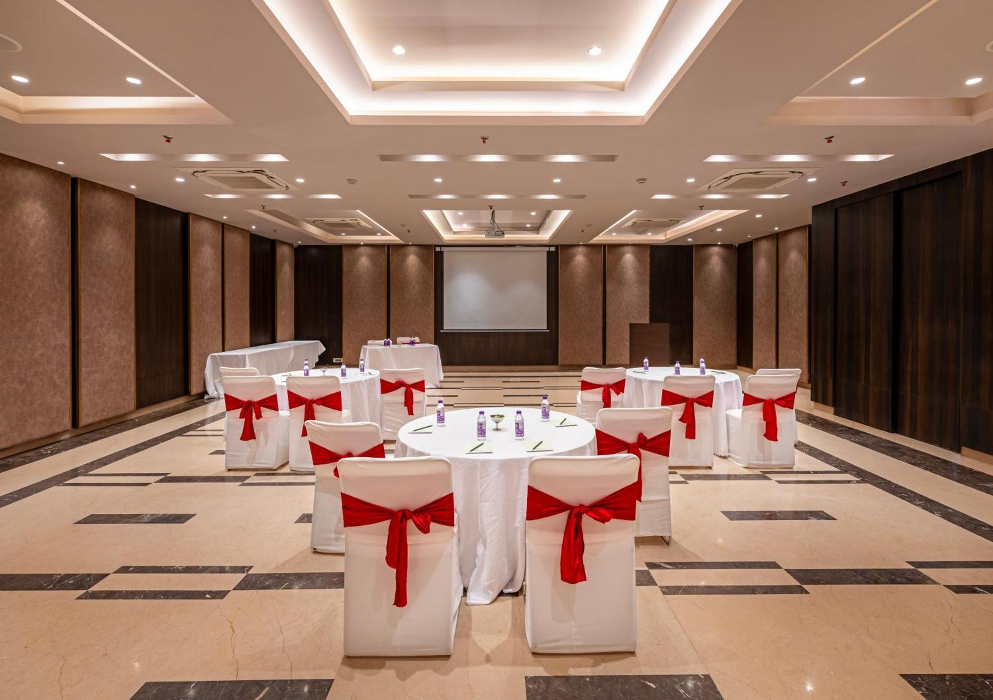 Hotel Saket 27 Нью-Дели Экстерьер фото