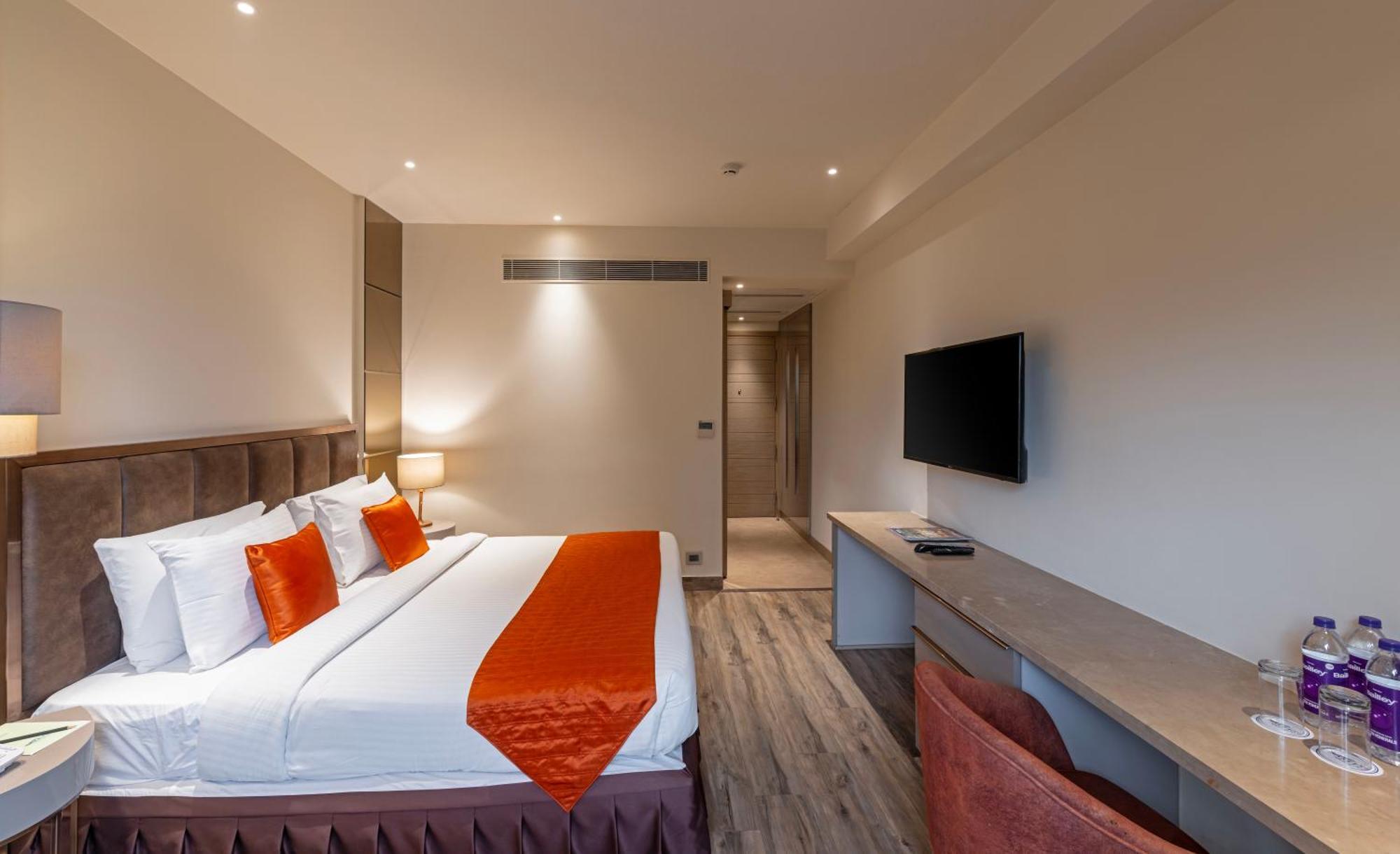 Hotel Saket 27 Нью-Дели Экстерьер фото