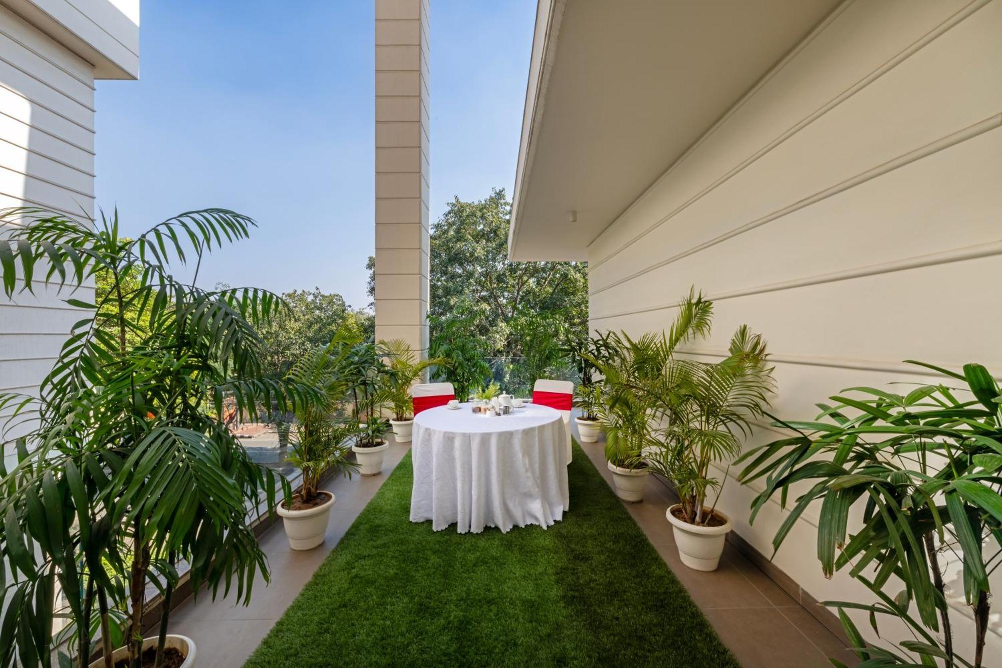 Hotel Saket 27 Нью-Дели Экстерьер фото
