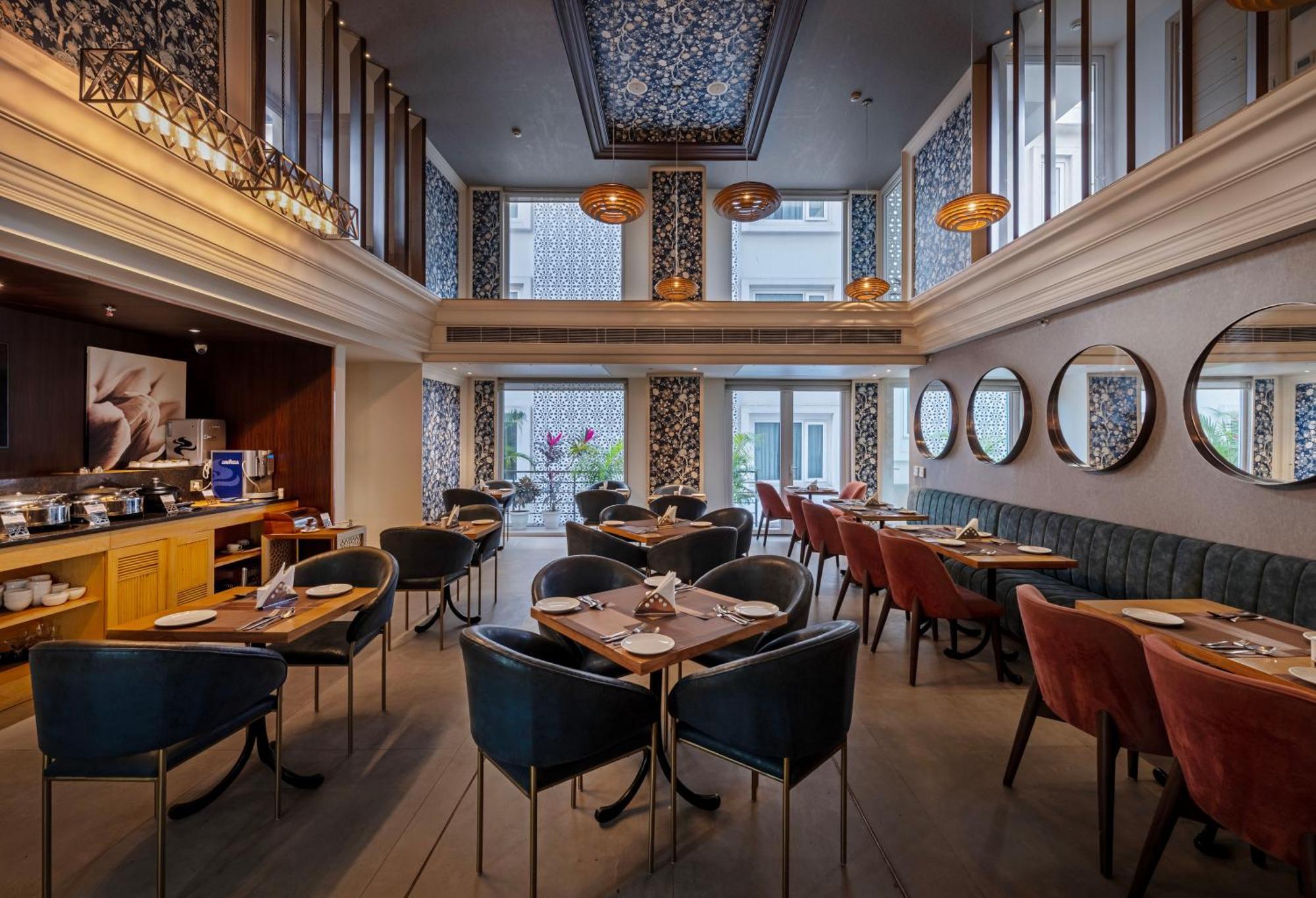 Hotel Saket 27 Нью-Дели Экстерьер фото