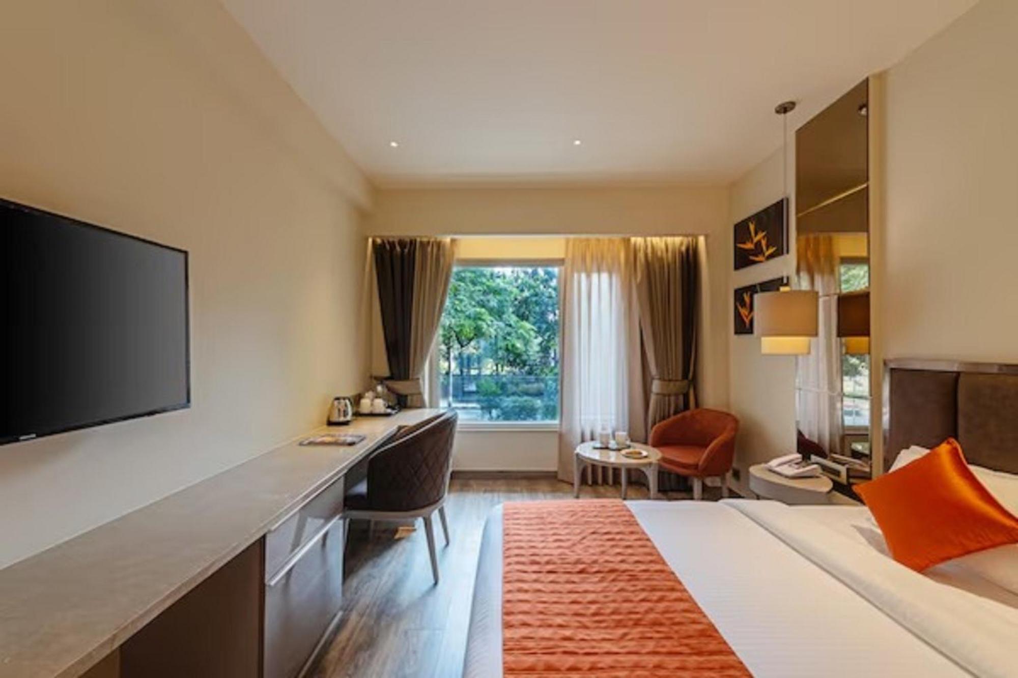 Hotel Saket 27 Нью-Дели Экстерьер фото