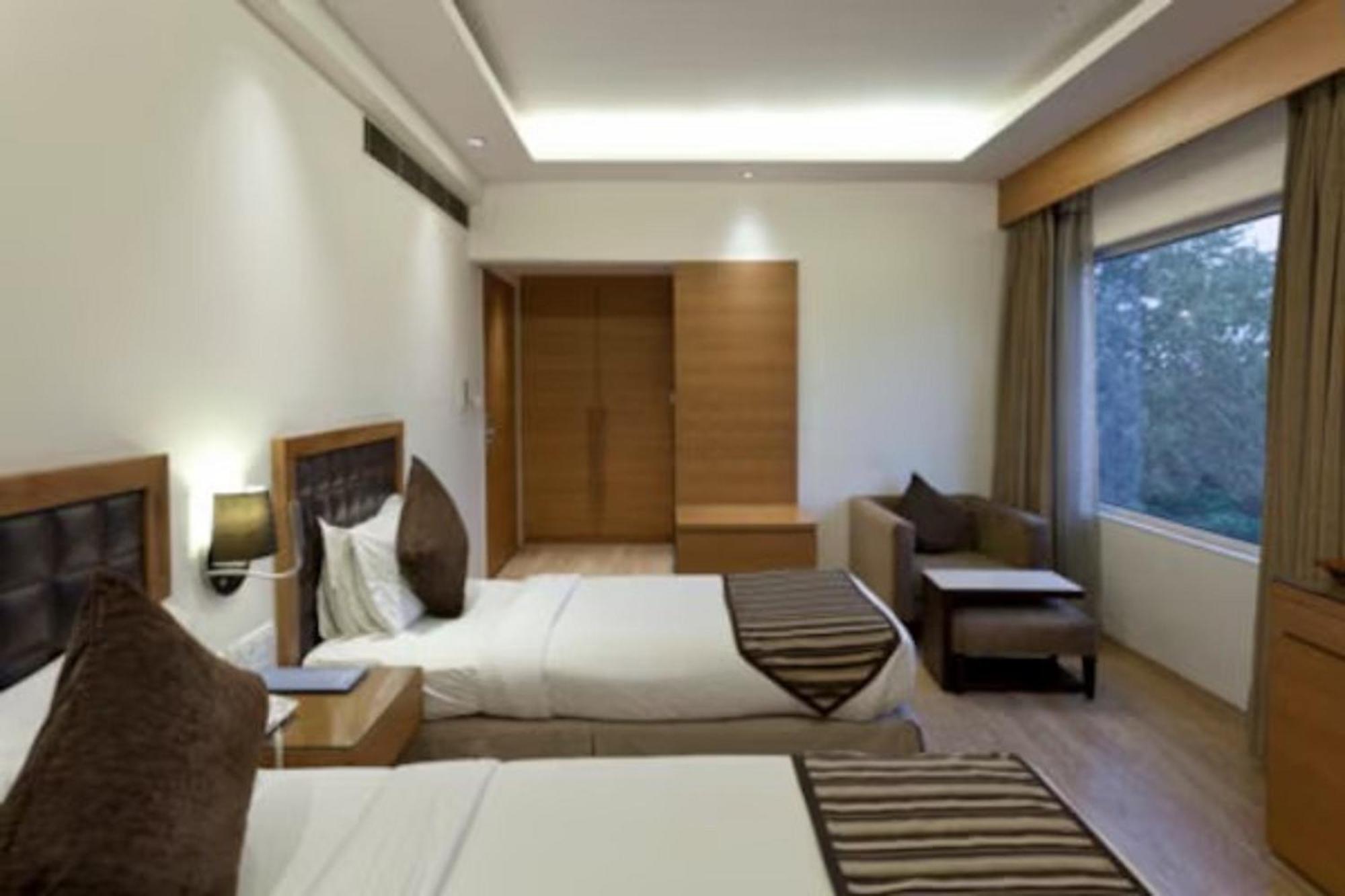 Hotel Saket 27 Нью-Дели Экстерьер фото