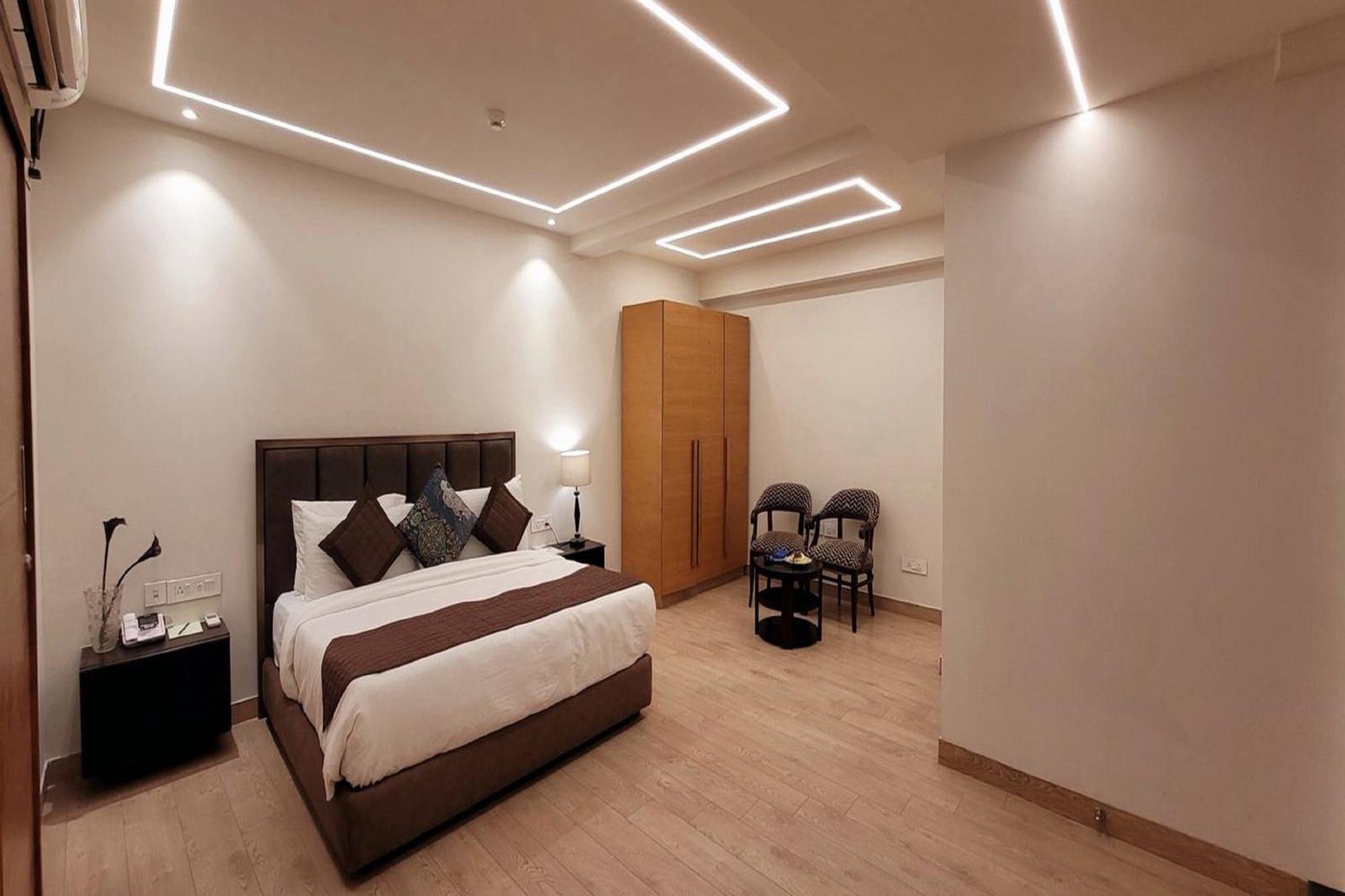 Hotel Saket 27 Нью-Дели Экстерьер фото